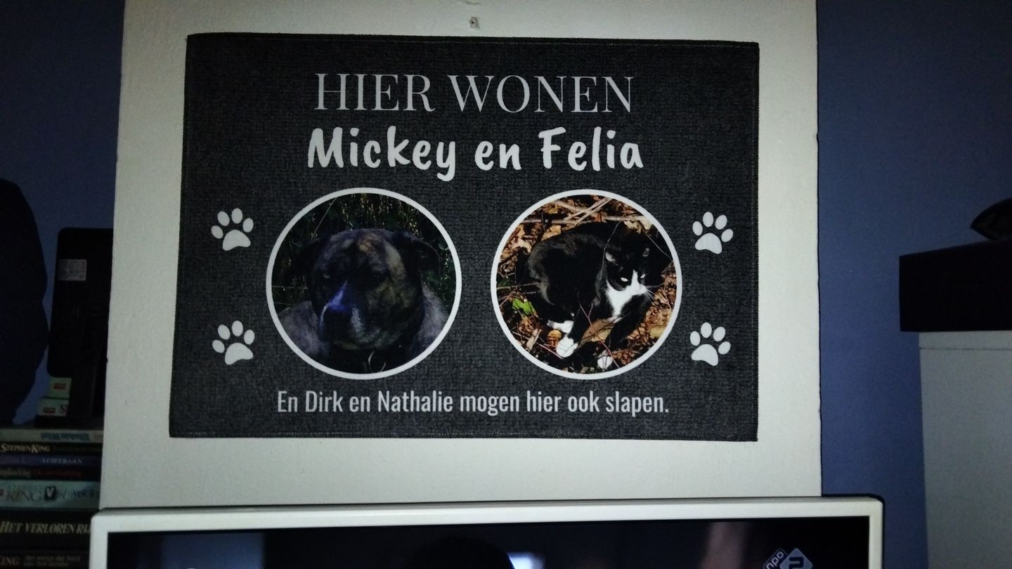 Customer photo review of Hier woont - Gepersonaliseerde huisdier deurmat