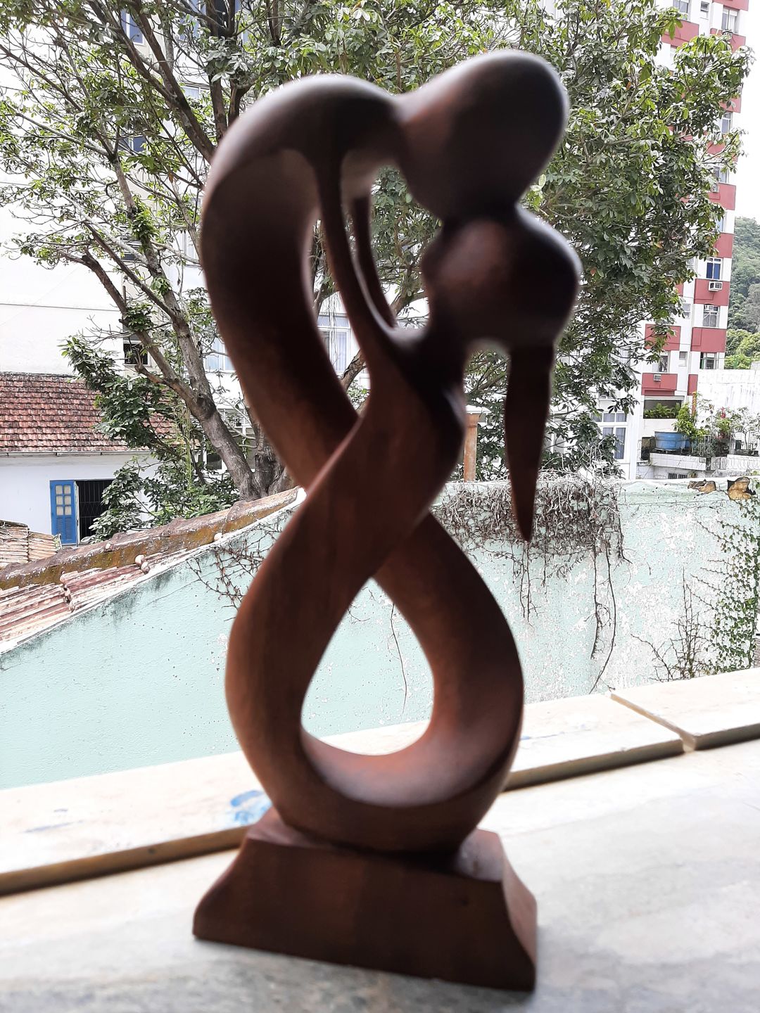 Customer photo review of Escultura Abstrata Amor Infinito 30cm