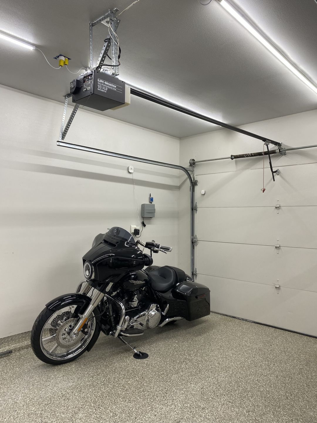 Customer photo review of T8 8ft V Shape LED Tube Light 60W Integrated 6500K Clear, ETL Listed, Plug and Play, Linkable Led Bulbs for Garage, Warehouse, Shop