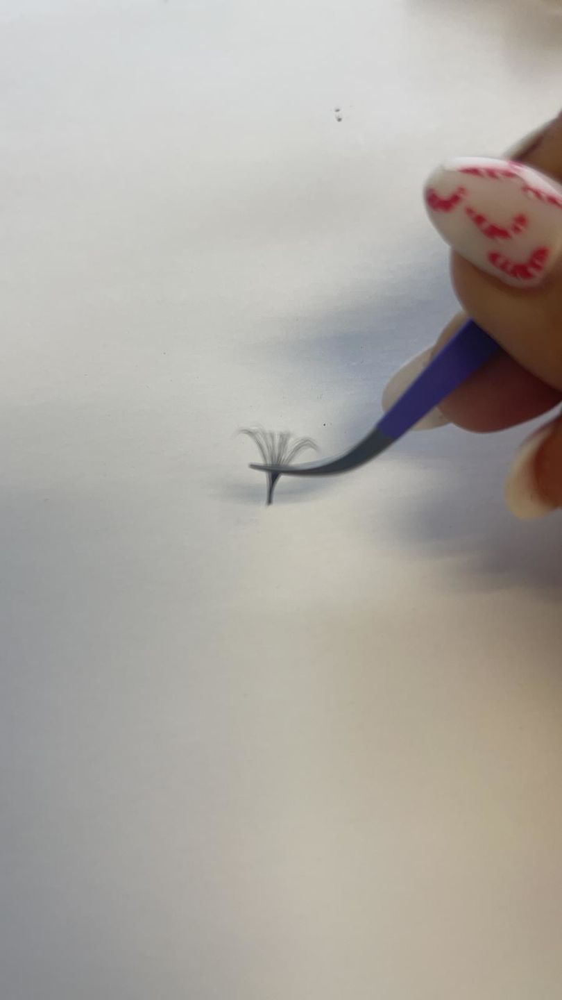 Customer photo review of DOLPHIN-SHAPED CURVED TWEEZER