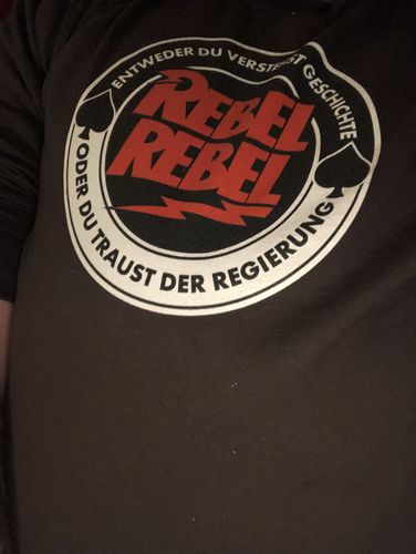 Customer photo review of SWEATER BUBEN • ENTWEDER DU VERSTEHST GESCHICHTE ODER DU TRAUST DER REGIERUNG