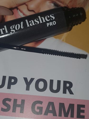 Customer photo review of BOND GIRL Wimpernkleber schwarz