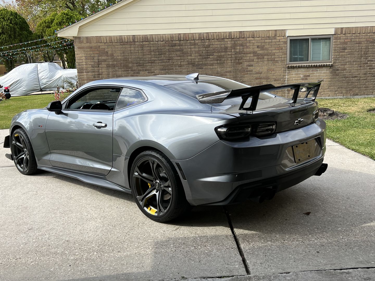 Customer photo review of 2016-2020 Chevy Camaro ZL1 1LE Full Carbon Fiber 1pc Rear Spoiler