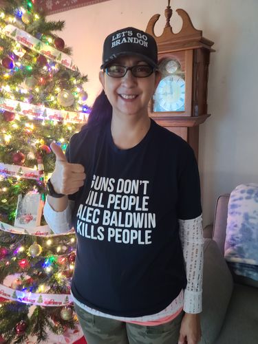 Customer photo review of Guns Don't Kill People Men's Apparel