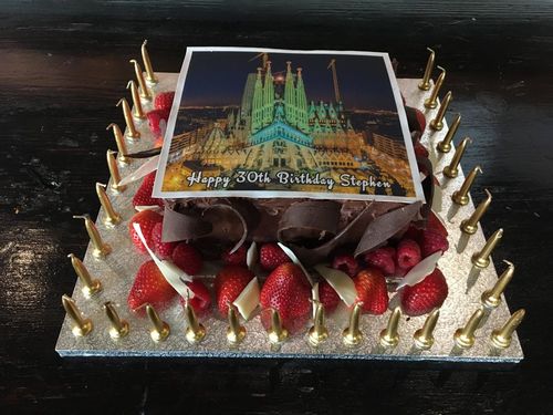 Customer photo review of 19 cm x 19 cm Square Pre-cut Custom Edible Icing Image