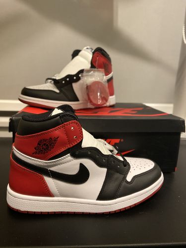 Customer photo review of Jordan 1 Retro “Satin Black Toe”