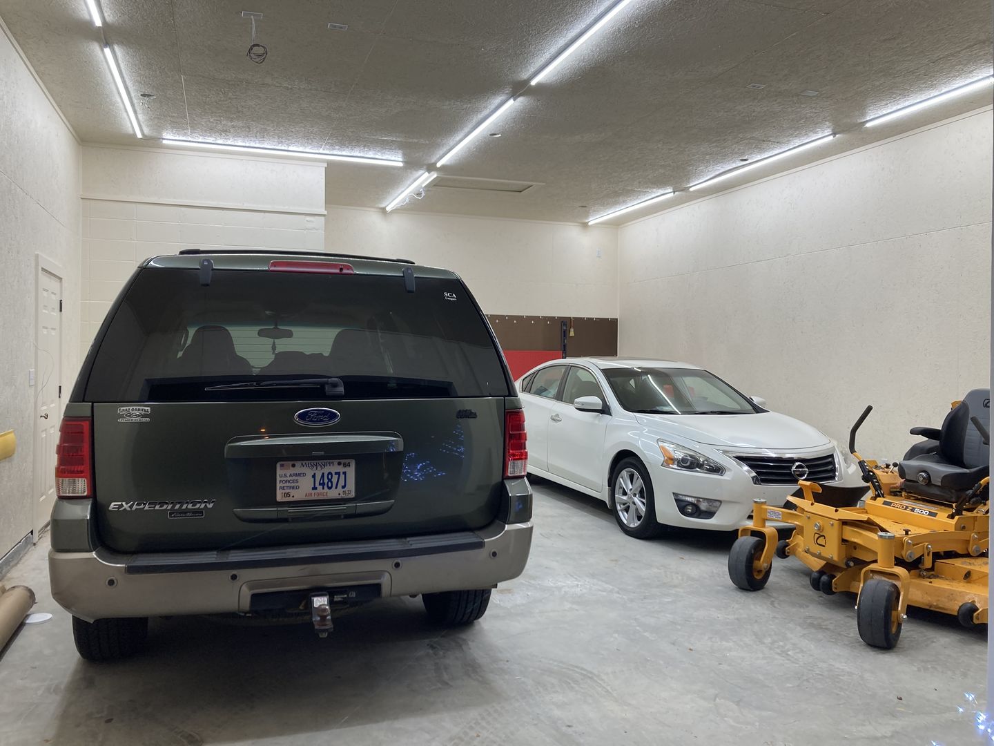 Customer photo review of T8 8ft V Shape LED Tube Light 60W Integrated 6500K Clear, ETL Listed, Plug and Play, Linkable Led Bulbs for Garage, Warehouse, Shop