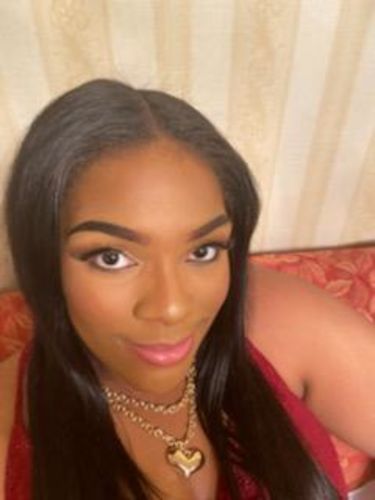 Customer photo review of Brooklyn Hair 9A Remy Straight Bundle Hair