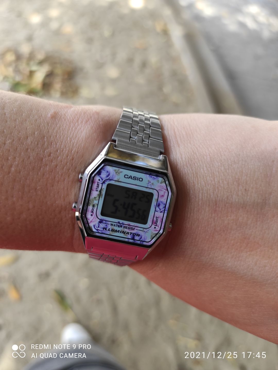 Customer photo review of Reloj Casio Vintage LA680WA-2CDF Plateado Flores