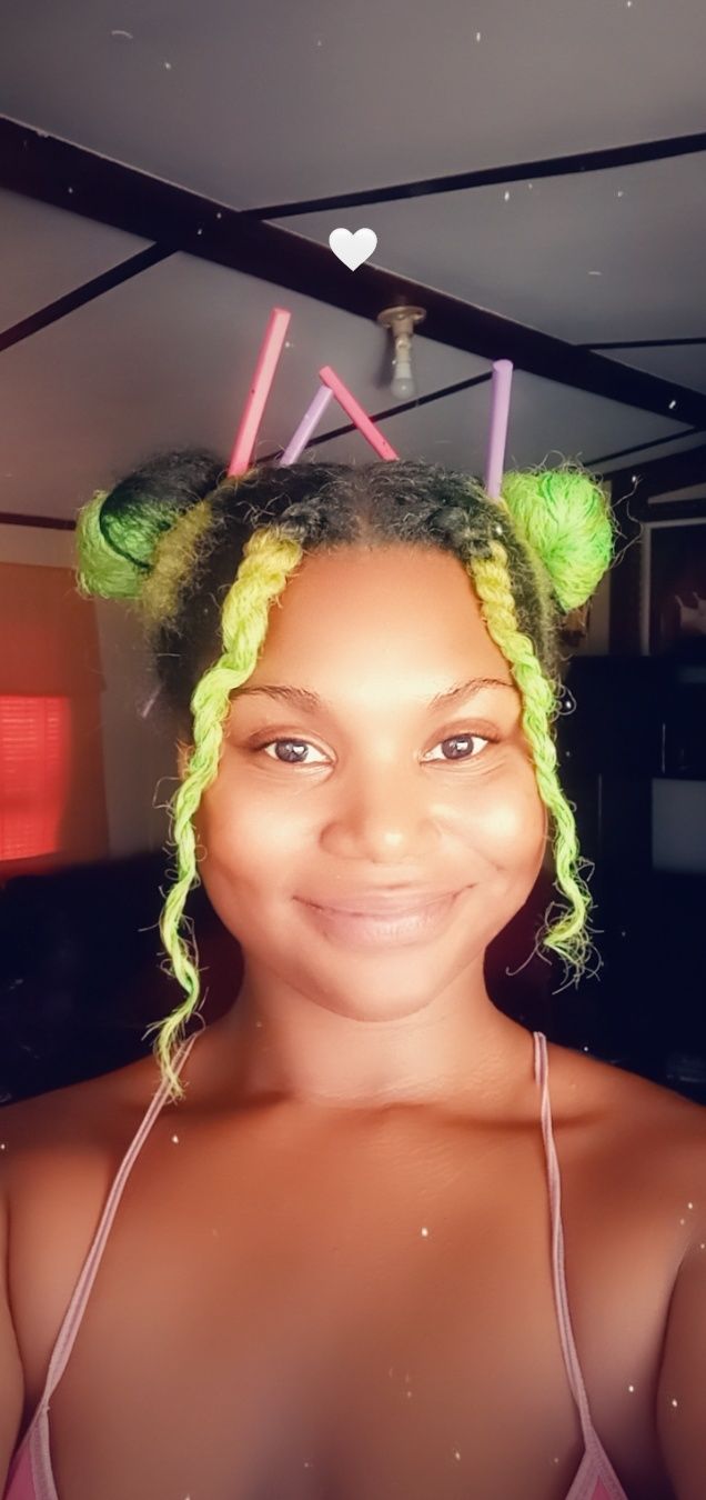 Customer photo review of Glowing Green - Mysteek Color Pop