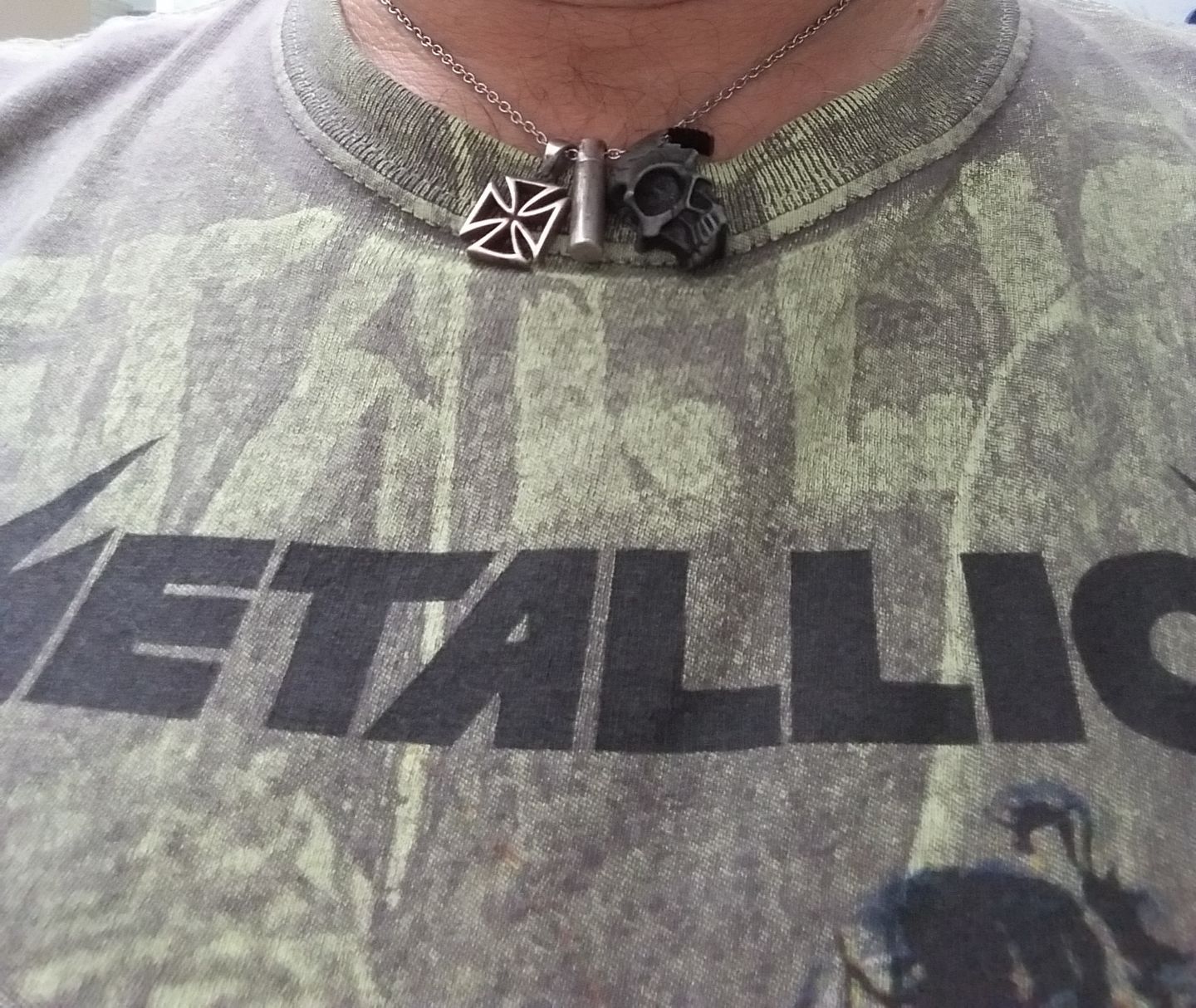 Customer photo review of BROKEN SKULL - NECKLACE