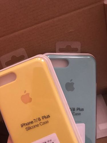Customer photo review of iPhone Silicone Case (Flash Yellow)