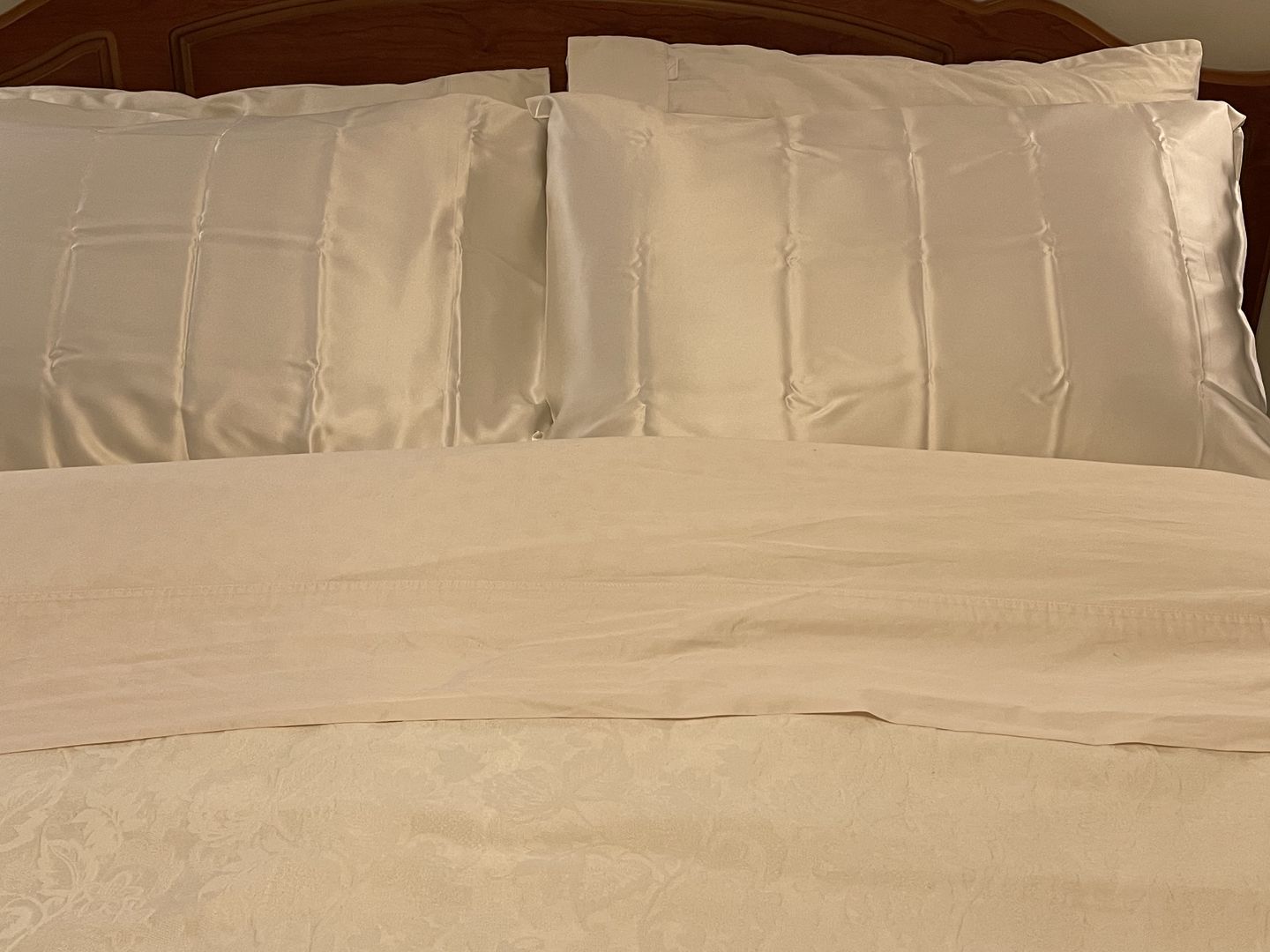 Customer photo review of Brilliant White Pure Silk Pillowcase