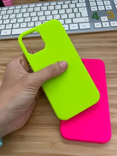 Customer photo review of iPhone Silicone Case (Fluorescent Green)