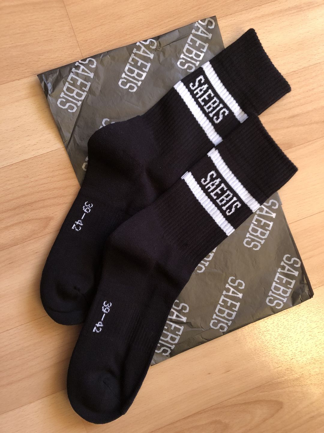 Customer photo review of SAEBIS® 5er SET schwarze Retro Sport Socken mit weißen Streifen