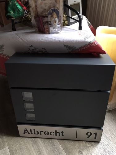 Customer photo review of AlbersDesign Briefkasten B9 anthrazit (RAL7016) personalisiert mit Edelstahlschild