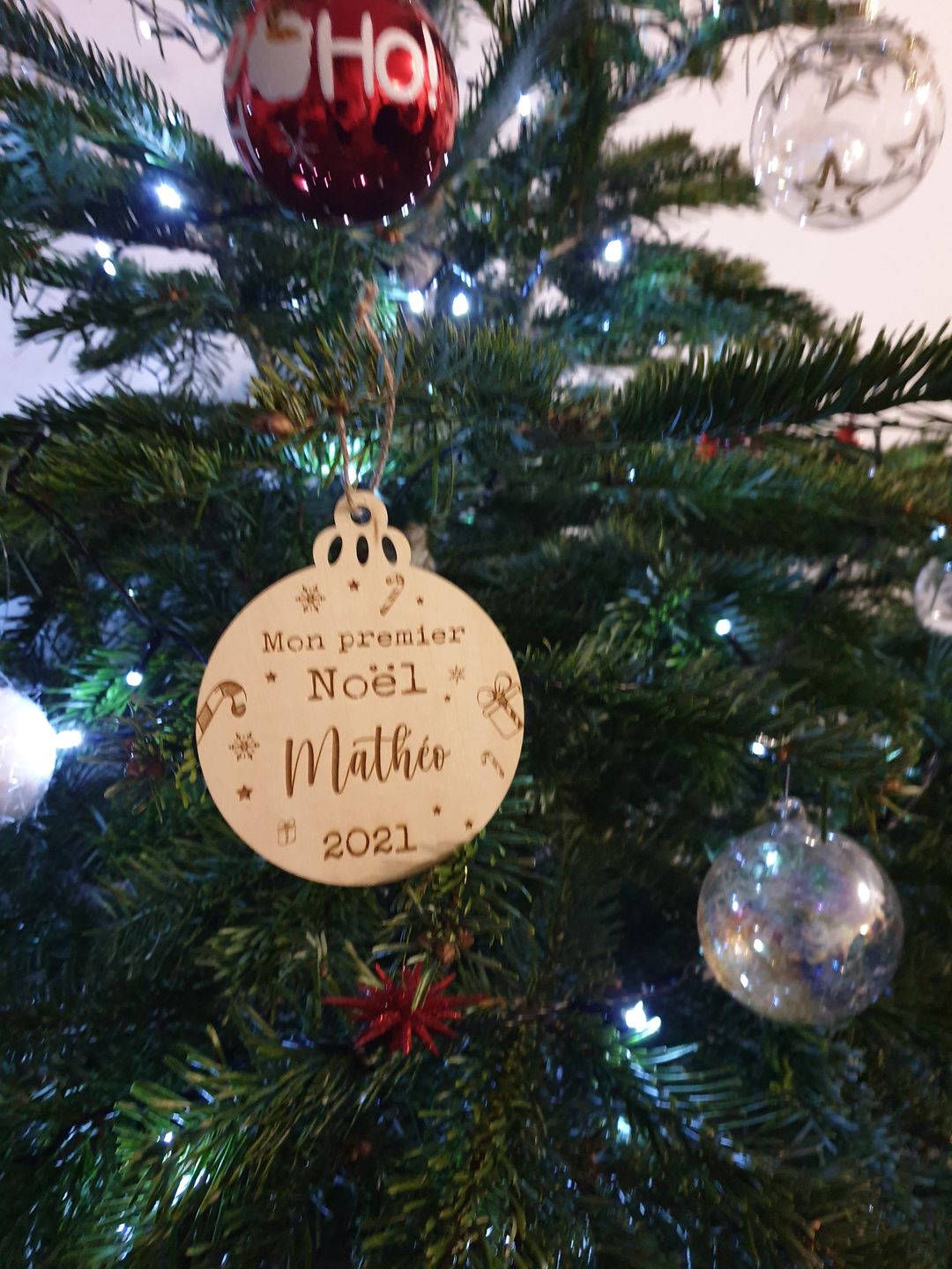 Customer photo review of Boule de Noël en bois Personnalisable - Mon premier Noël