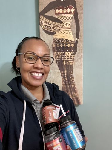 Customer photo review of QUEEN ESSENTIALS- Women's Daily Multi-Vitamin (plant-based) Gummies (45 Day Supply/ .55 Cent A Day) CLICK HERE