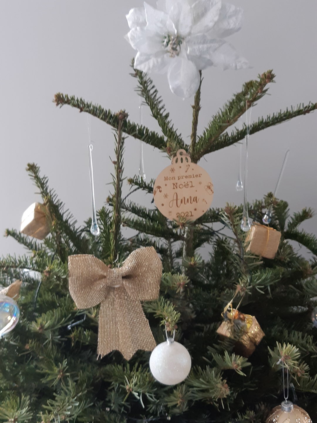Customer photo review of Boule de Noël en bois Personnalisable - Mon premier Noël