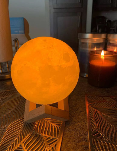 Customer photo review of 16 Colors Moon Lamp
