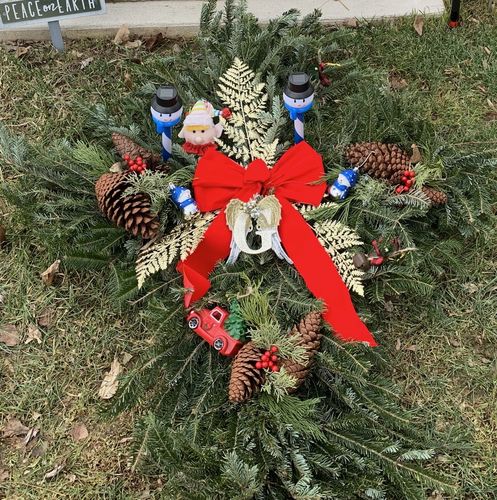 Customer photo review of Fresh Natural Christmas Grave Cross