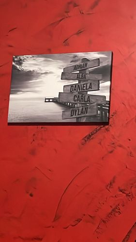 Customer photo review of Lienzo Muelle de Madera con Nombres Personalizados