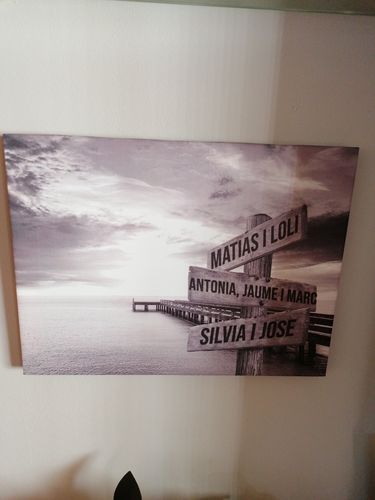 Customer photo review of Lienzo Muelle de Madera con Nombres Personalizados