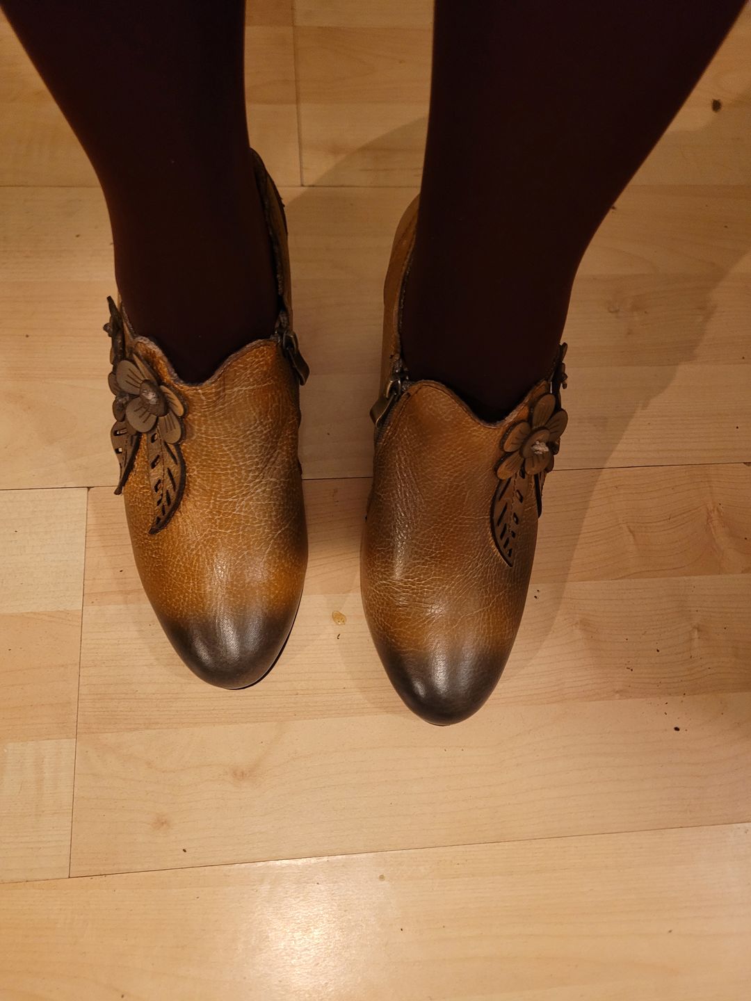 Customer photo review of Retro Handmade Floral Leather Low-Heel Pumps