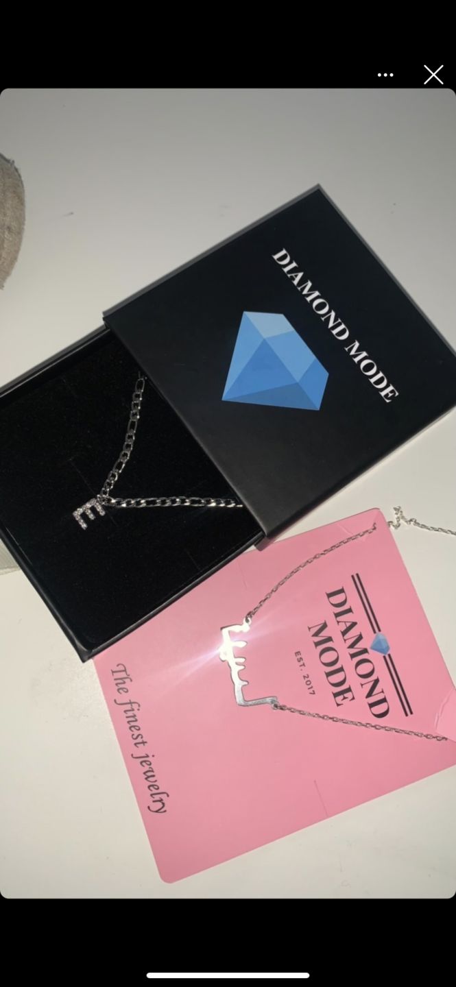 Customer photo review of Classic Letter Halskette | 18K vergoldet