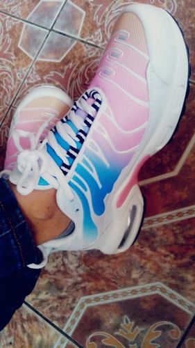 Customer photo review of Chaussures Style Requin TN Femme et Homme