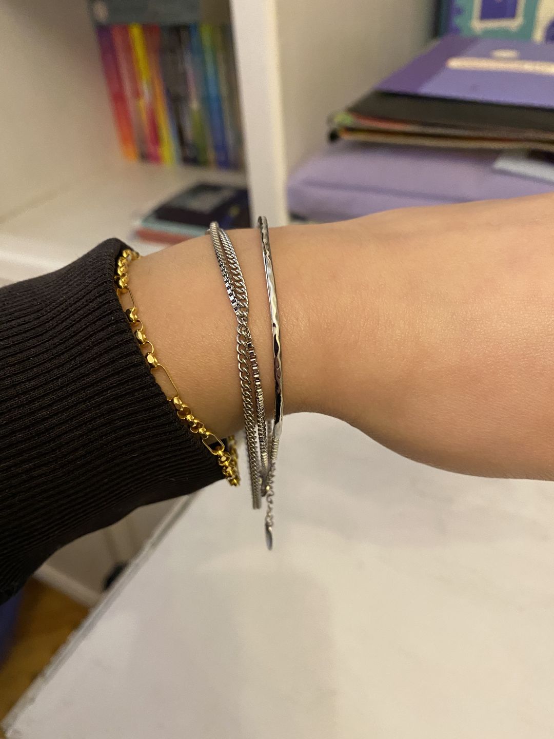 Customer photo review of ABITMOR BRACELET (V'S PICK)