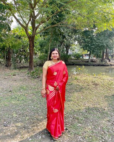 Customer photo review of Cherry Red Zari Butta Woven Banarasi Saree