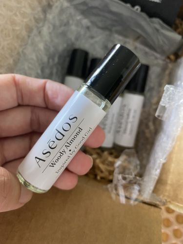 Customer photo review of WOODY ALMOND PERFUME OIL