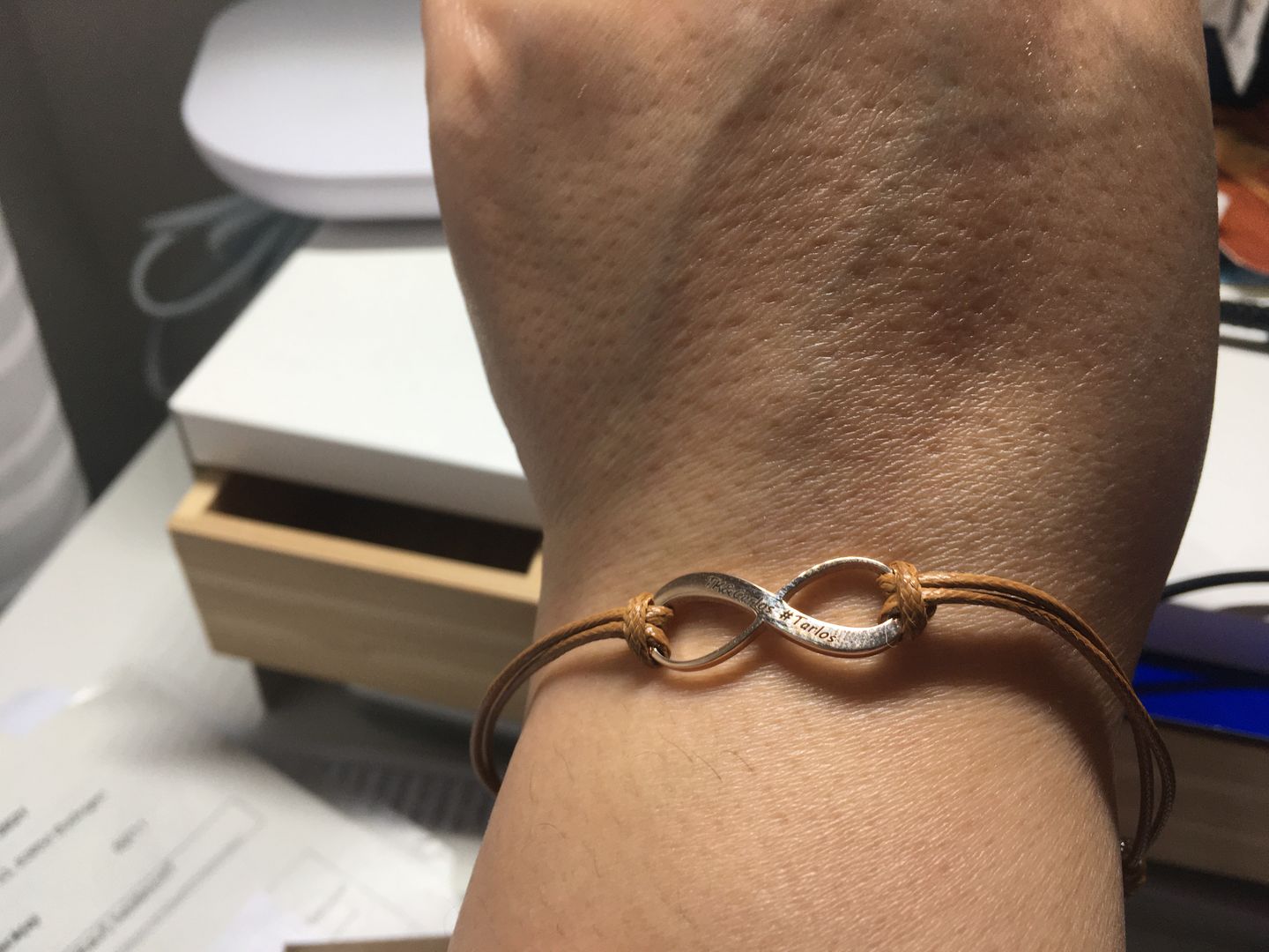 Customer photo review of LOANYA Armband mit personalisiertem Unendlichkeitssymbol