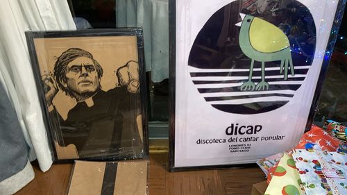 Customer photo review of Afiche Kraft "Ya no basta con rezar"