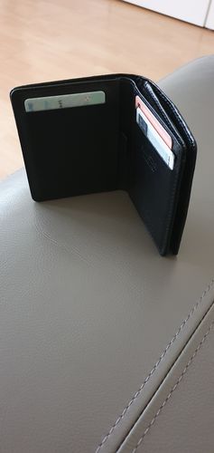 Customer photo review of Slimstar - slim wallet with large coin pocket