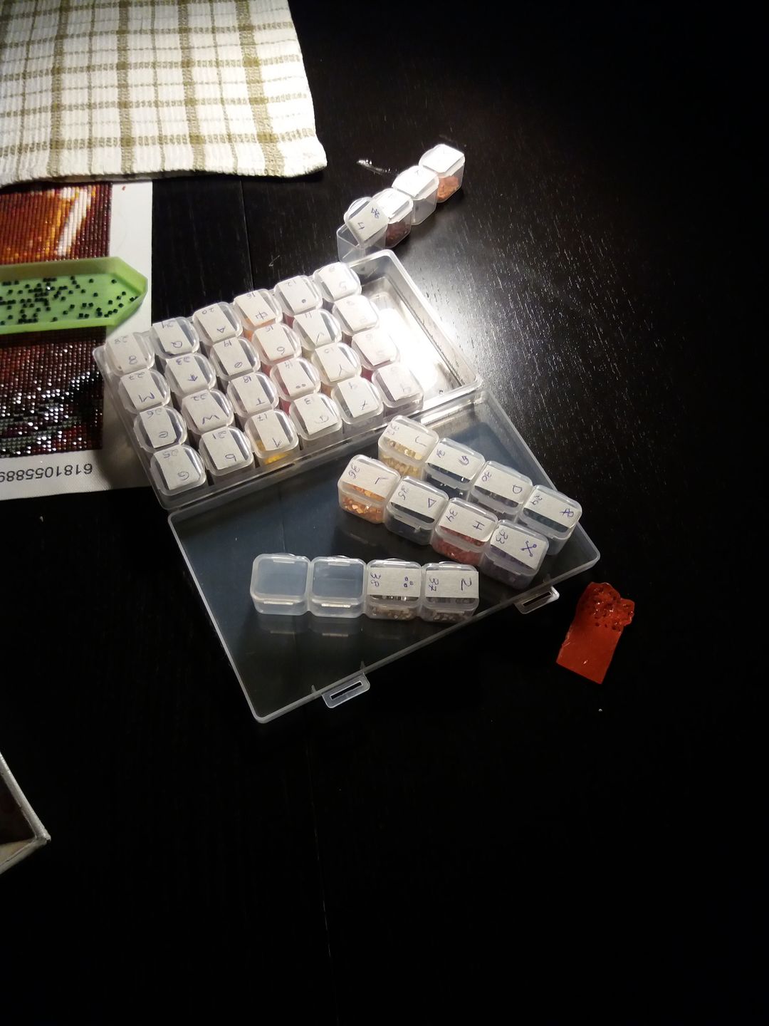 Customer photo review of Sorteringsbox genomskinlig | 28 burkar