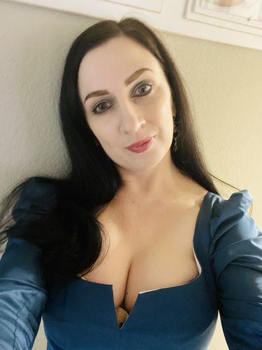 Customer photo review of Sleepy Hollow The Lady Crane Dress in Vintage Blue