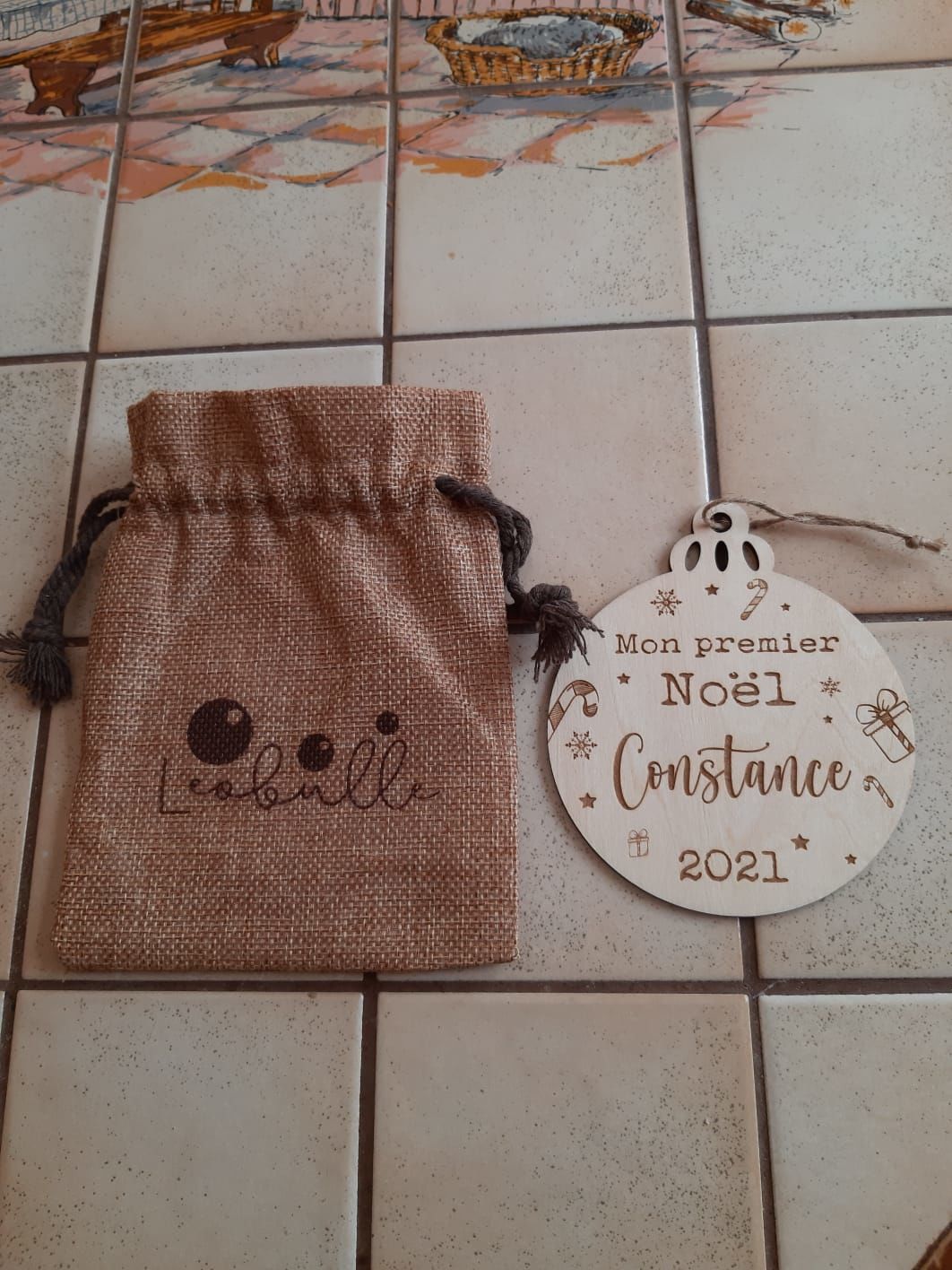 Customer photo review of Boule de Noël en bois Personnalisable - Mon premier Noël