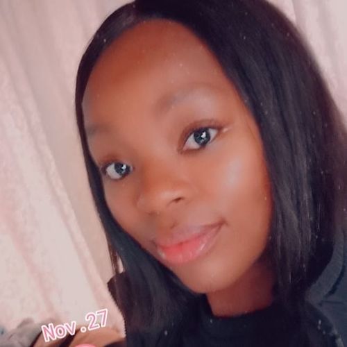 Customer photo review of YOLANDA - Peruvian Middle Part Lace Wig