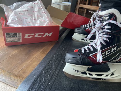Customer photo review of CCM JetSpeed FT480 Senior Hockey Skates