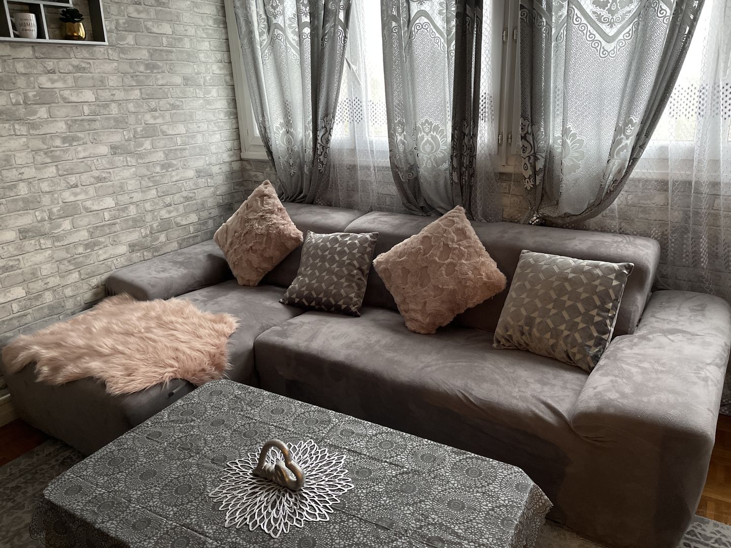 Customer photo review of Gris clair - Housses en velours Extensibles de Fauteuil et Canapé - La Maison des Housses