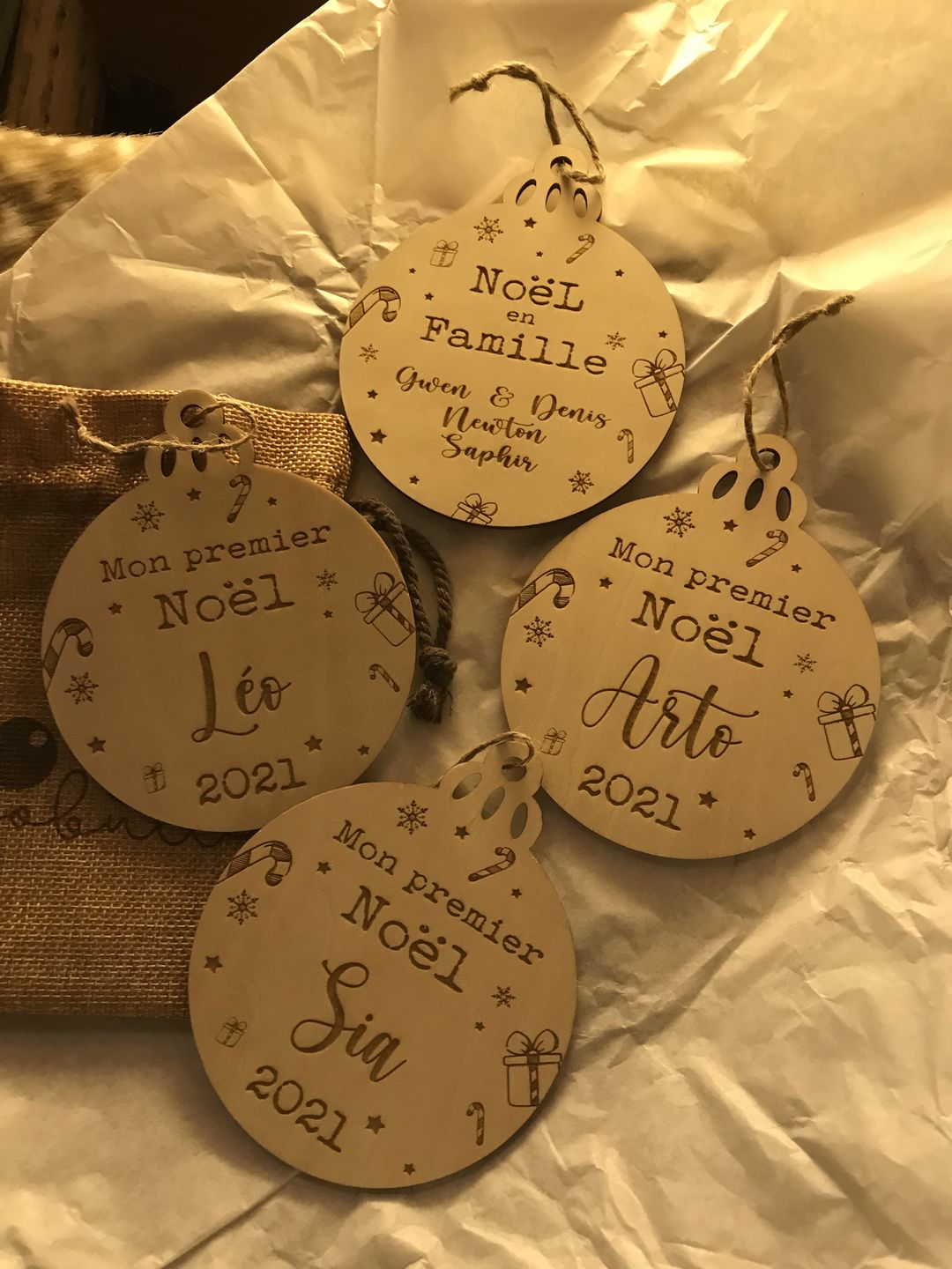 Customer photo review of Boule de Noël en bois Personnalisable - Mon premier Noël