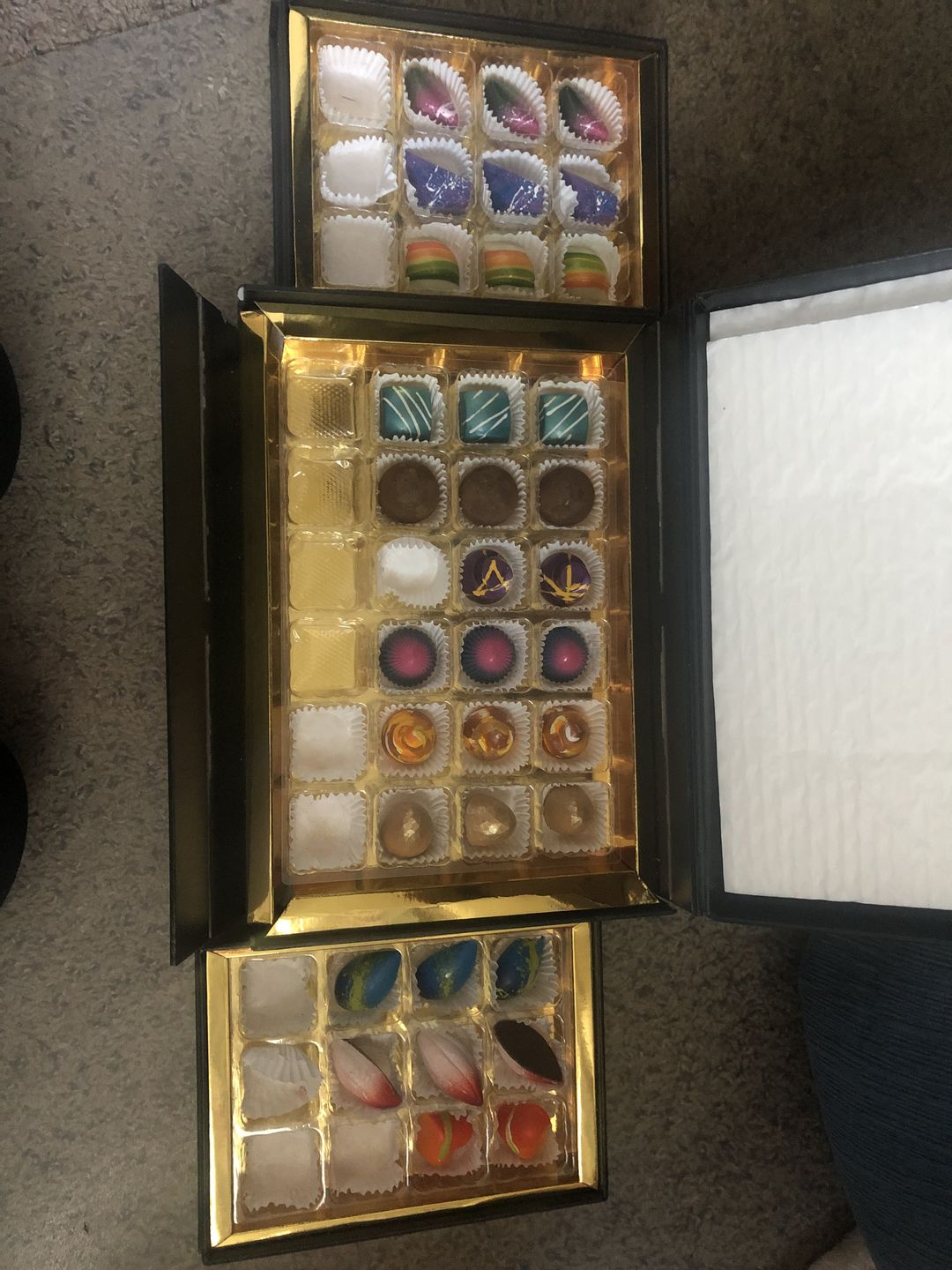 Customer photo review of Deluxe Gift Box 48 Pieces