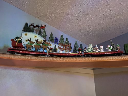 Customer photo review of WalthersTrainline 931-1605 Flatcar - Ready to Run -- Atchison, Topeka & Santa Fe #88985 (red, white), HO Scale