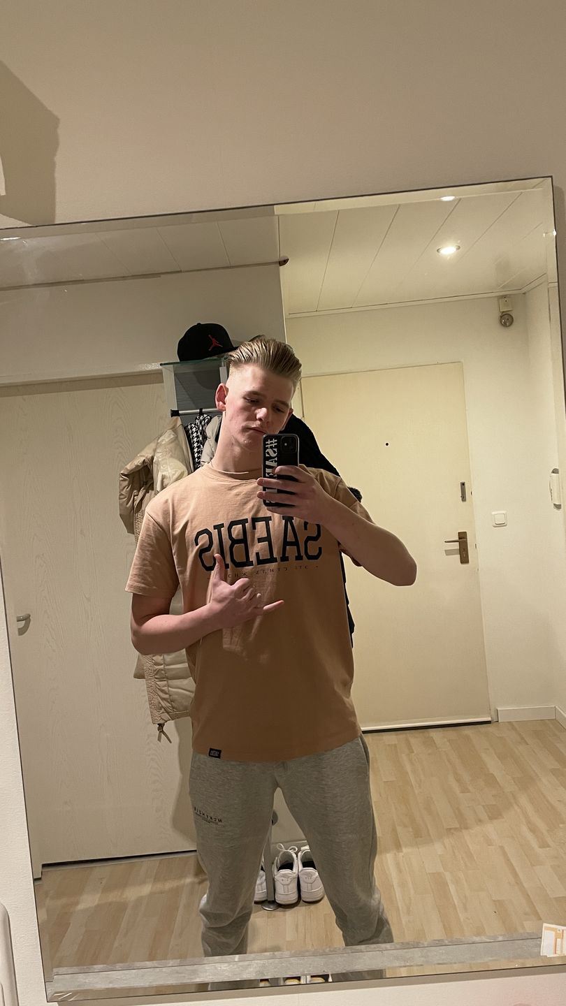 Customer photo review of Lifestyle Herren Oversized T-Shirt sandfarben by SAEBIS®