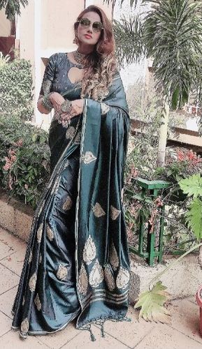 Customer photo review of Sacramento Green Zari Butta Woven Banarasi Saree