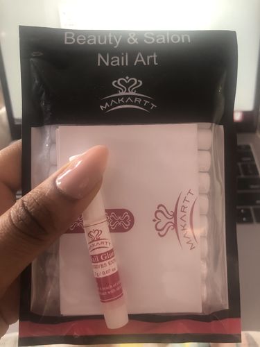 Customer photo review of 10 Pieces Nail Glue