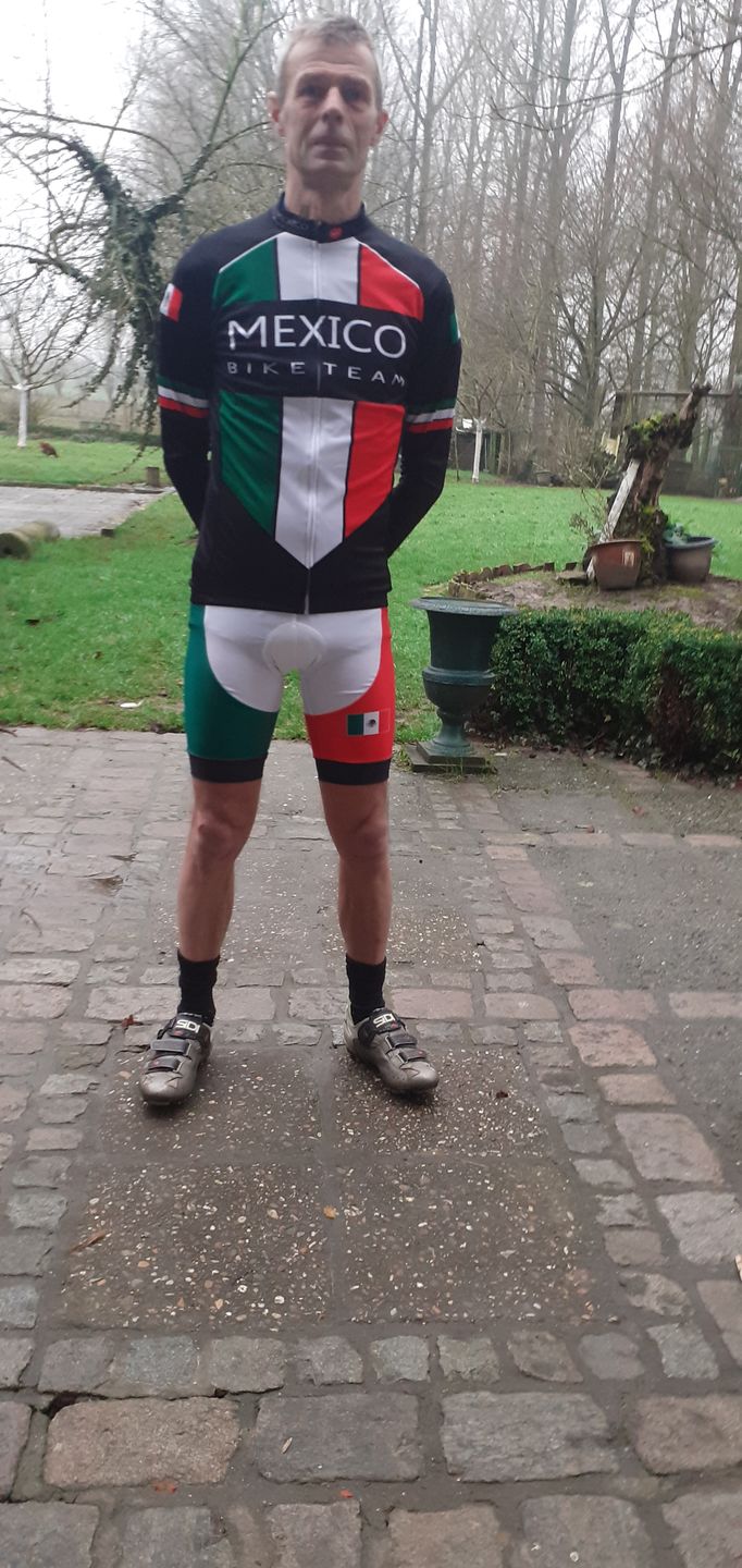 Customer photo review of Mexico Bike Team Long Sleeve Cycling Jersey