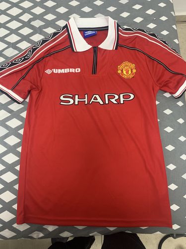 Customer photo review of MANU 1998/2000 Home kit
